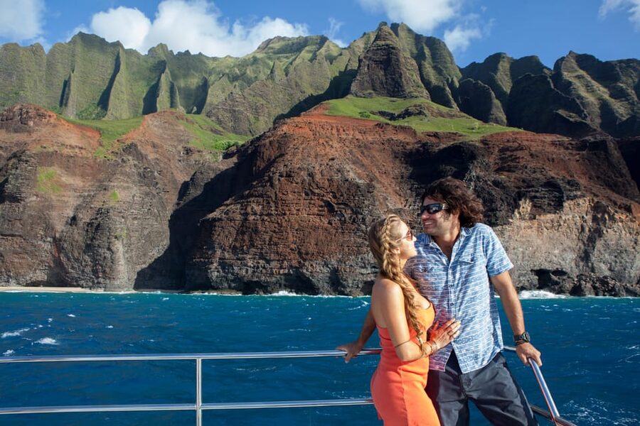 Kauai: Napali Sunset Dinner Cruise - Wildlife along the coastline