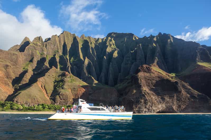 Kauai: Napali Sunset Dinner Cruise - What the cliffs look like from sea level