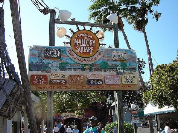 Key West Sunset Cruise: Dinner, Live Music & Drinks Included - Key points to know before you book