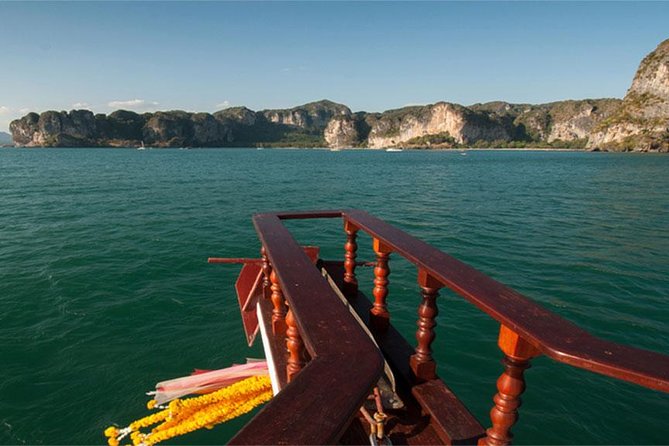 Krabi Romantic Sunset Cruise with BBQ Seafood Dinner by Krabi Sea Cruise - How the Food, Crew, and Boat Shape the Evening