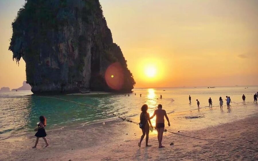 Krabi: Seven Islands Snorkel Cruise with Dinner - Thale Waek, Koh Thap, and Koh Mor at low tide