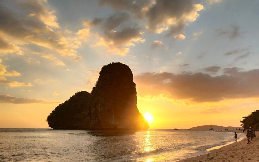 Krabi: Seven Islands Snorkel Cruise with Dinner - The night swim with glowing plankton