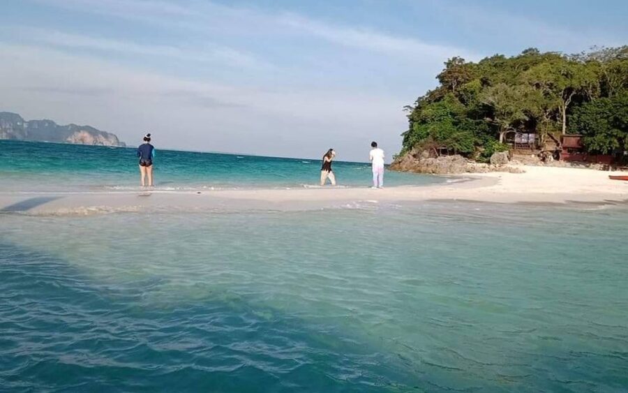 Krabi: Seven Islands Snorkel Cruise with Dinner - Guides, group size, and the human side of the trip