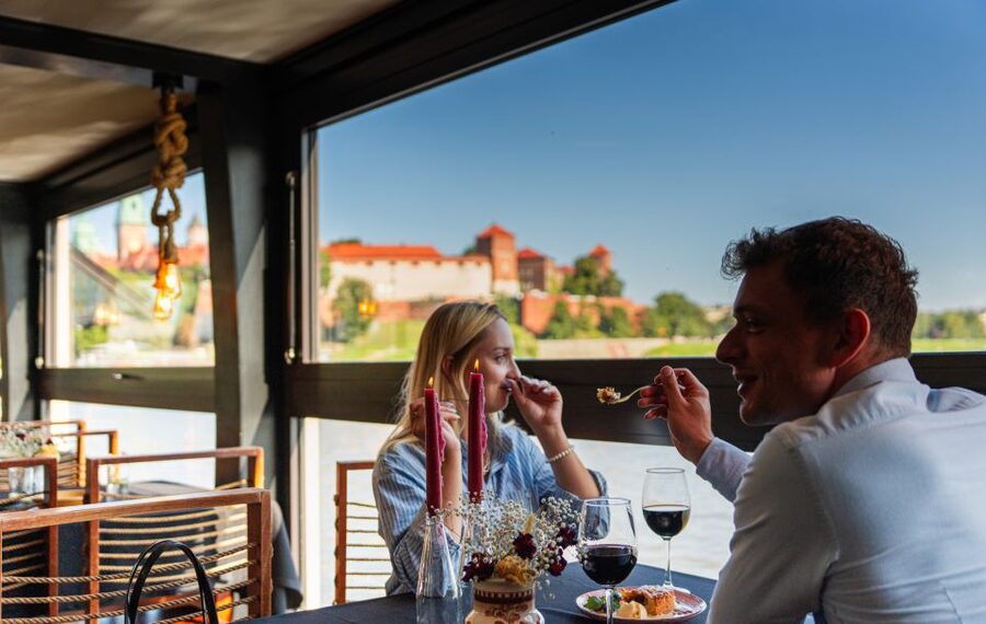Krakow: Romantic Dinner with a Cruise on the Vistula River - Dinner beside Wawel Castle at Aquarius