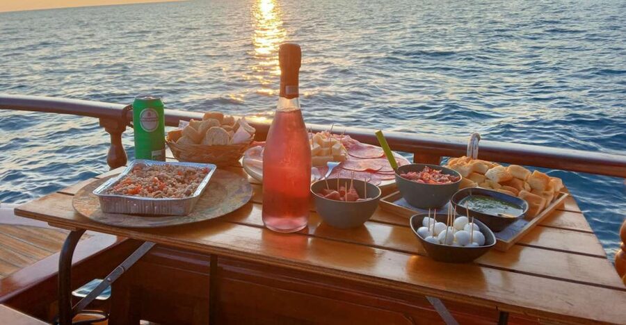 La Spezia: Sunset Cruise with Aperitif and Dinner - Key points to know before booking