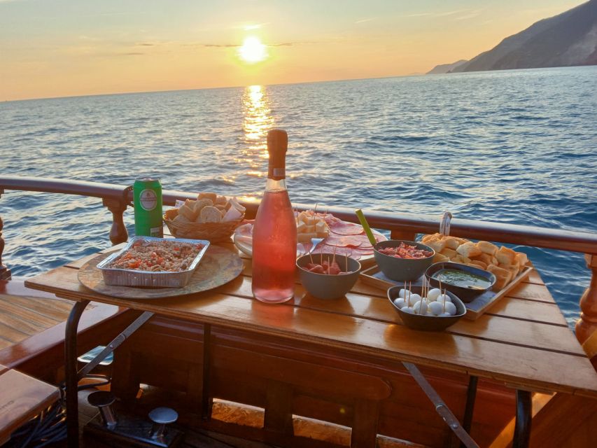 La Spezia: Sunset Cruise with Aperitif and Dinner - Setting out from Porto Mirabello in La Spezia