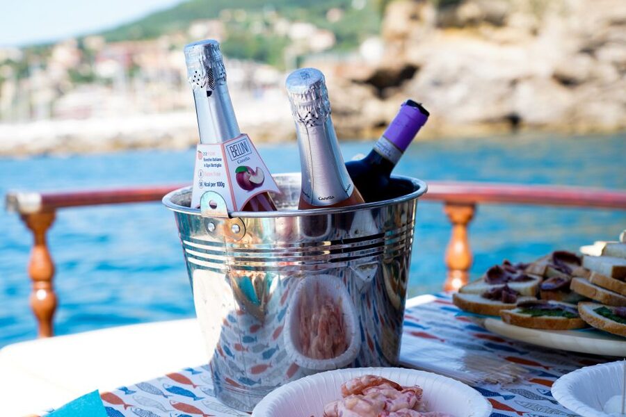 La Spezia: Sunset Cruise with Aperitif and Dinner - Palmaria Island brings the main activity stop