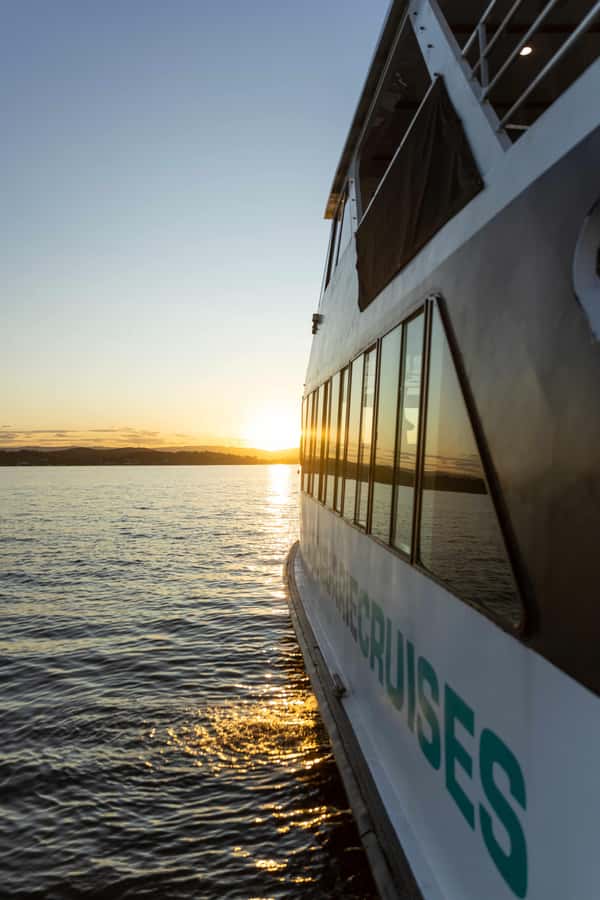 Lake Macquarie: Sunset Dinner Cruise with BBQ - The first hour: drinks, shoreline views, and changing light