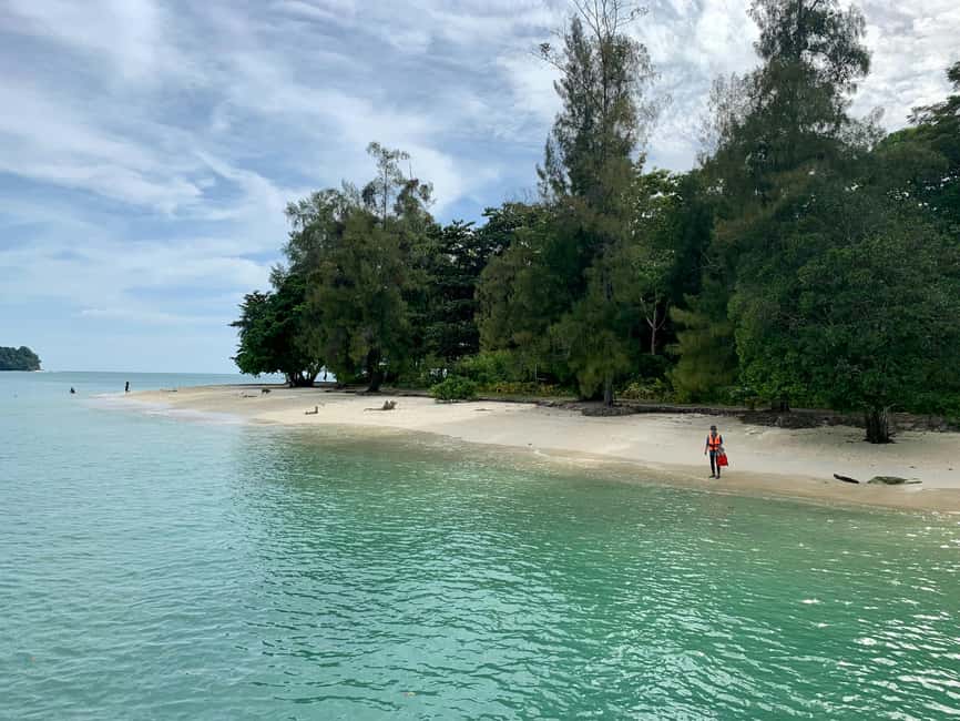 Langkawi: Sunset Dinner Cruise with Hotel Transfer - Sailing out from Langkawi for sunset