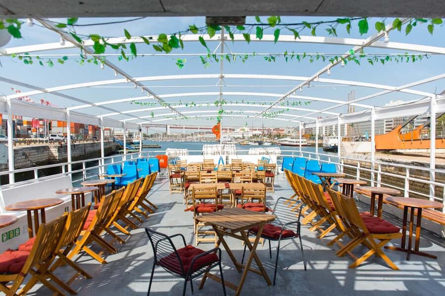 Lisbon: Tagus River Dinner Cruise with Fado Show - The first views from the Tagus