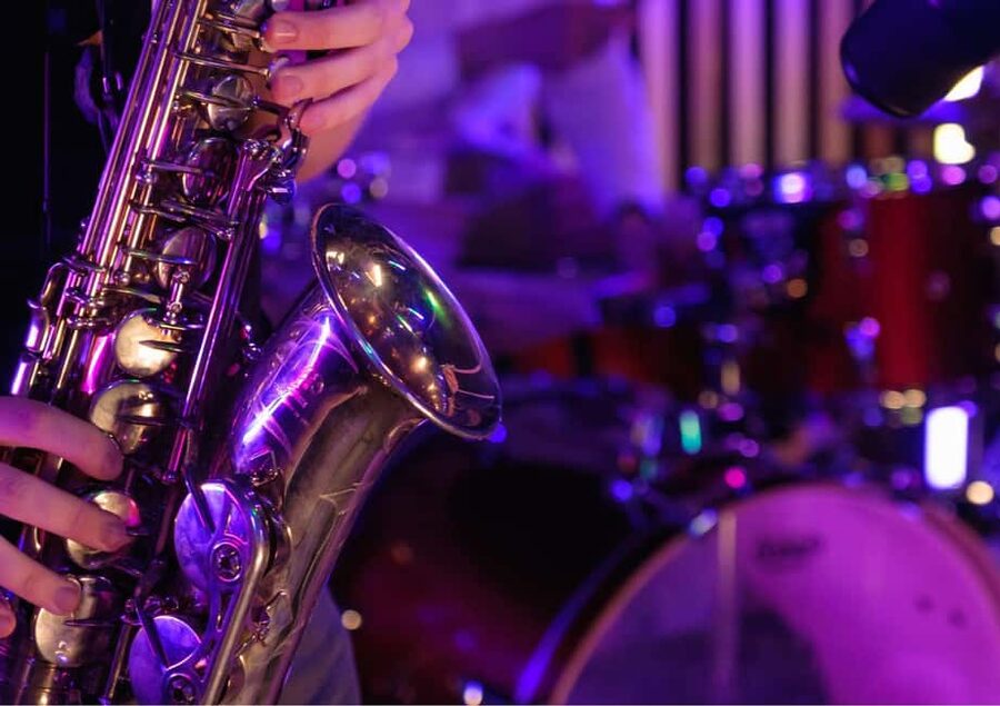 Lisbon: Tagus River Dinner Cruise with Live Jazz - The 25th of April Bridge from the water