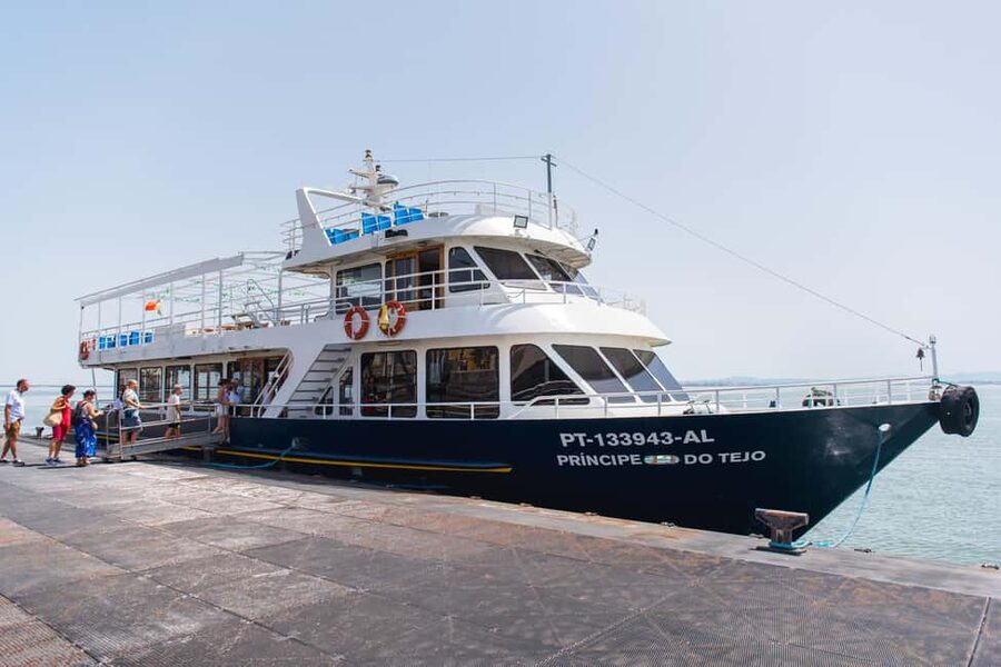 Lisbon: Tagus River Dinner Cruise with Live Jazz - Who will enjoy this cruise most?