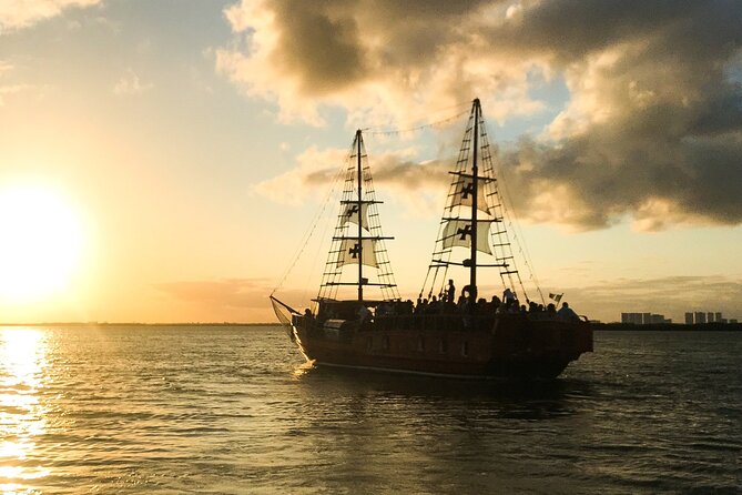 Live a Romantic Night Cruise Dinner at COLUMBUS (open bar included) - Dinner choices: lobster, rib eye, or vegetarian