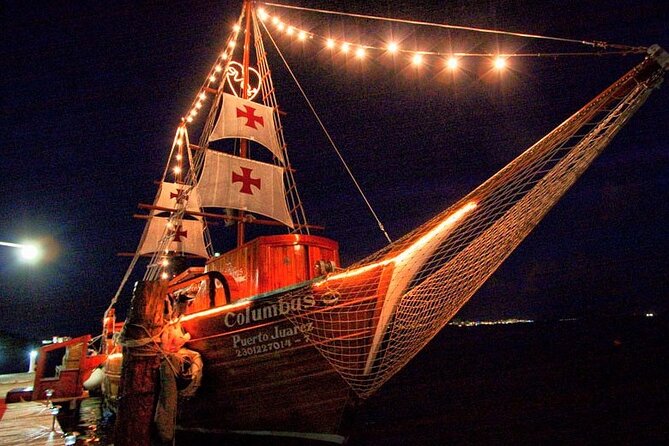 Live a Romantic Night Cruise Dinner at COLUMBUS (open bar included) - Live saxophone and the mood after dark