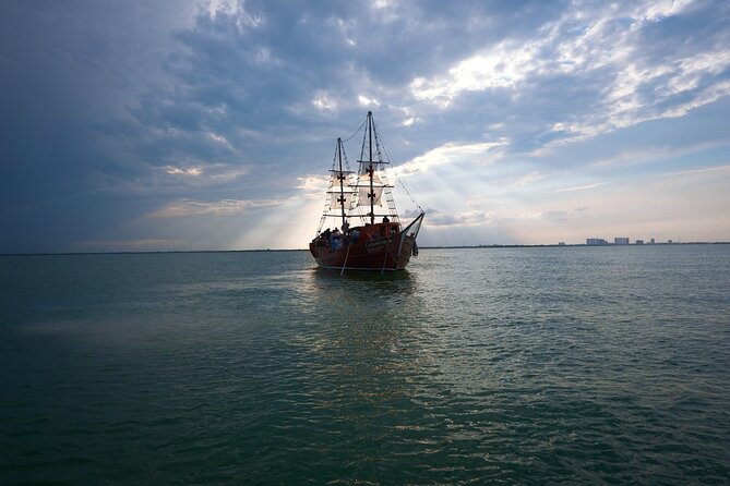 Live a Romantic Night Cruise Dinner at COLUMBUS (open bar included) - What the open bar adds to the $95 price
