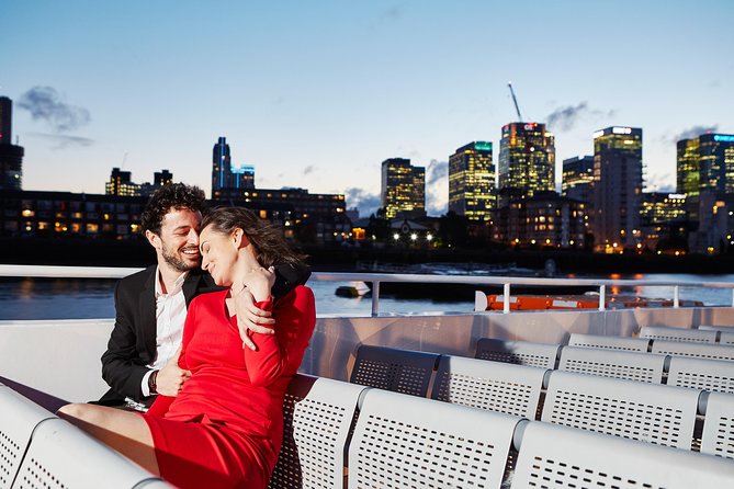 London Dinner Cruise on the Thames River - Live music turns dinner into an evening show