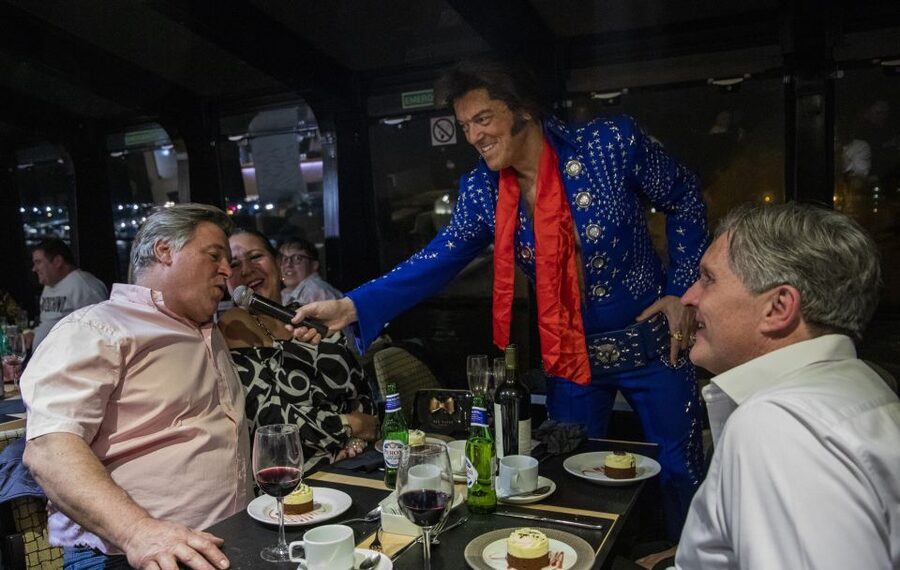 London: Dinner Cruise with Elvis Tribute on the Thames River - What makes the strongest impression