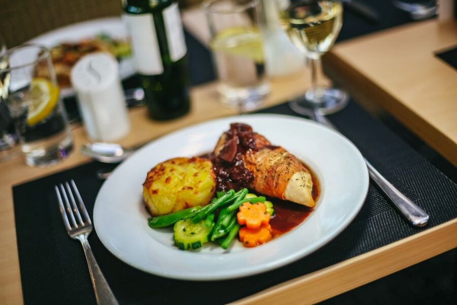 London: River Thames Dinner Cruise - Dietary needs and seating advice