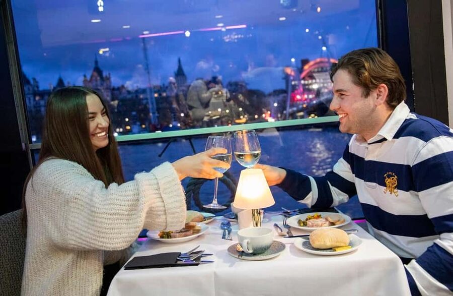 London: River Thames Dinner Cruise with Live Jazz - A dinner cruise built around the Thames skyline