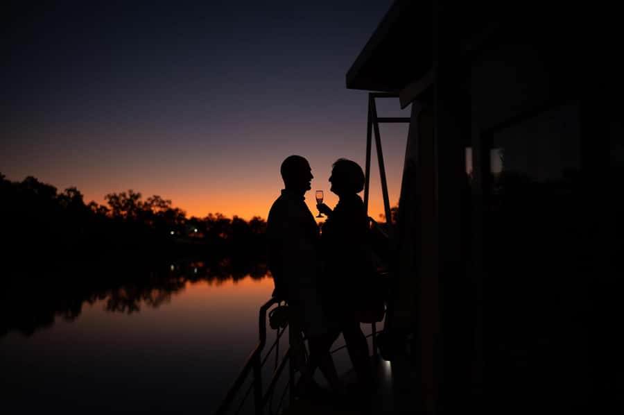 Longreach: Drover's Sunset Cruise & Outback Dinner & Show - Songs and stories at the River Stage