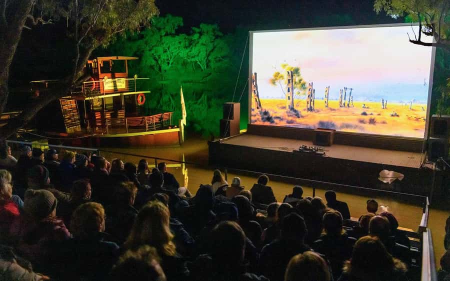 Longreach: Sunset Paddlewheeler Cruise, Show and Dinner - Starlight’s Sound and Light Show