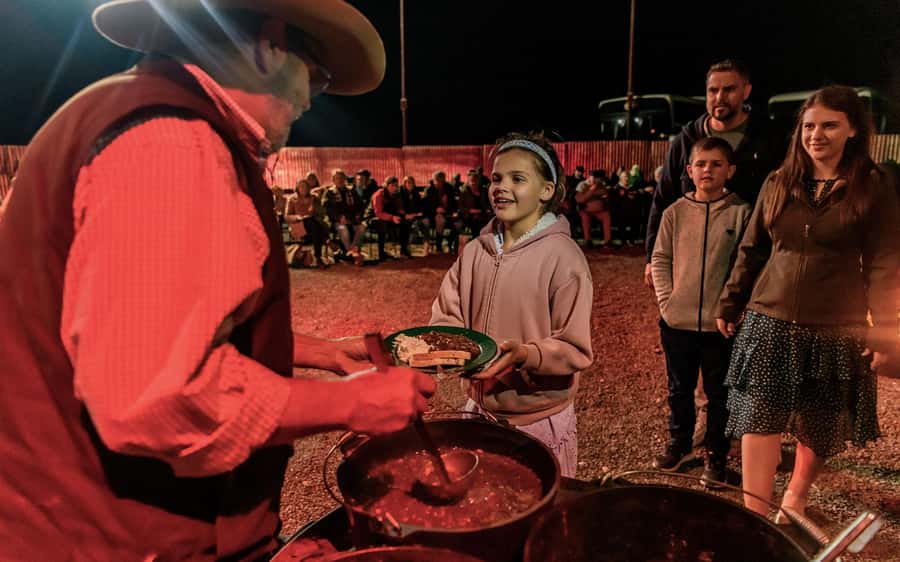 Longreach: Sunset Paddlewheeler Cruise, Show and Dinner - Pickup from Longreach accommodation