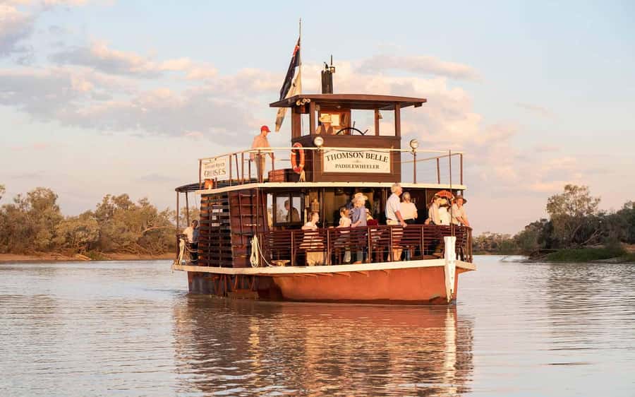 Longreach: Sunset Paddlewheeler Cruise, Show and Dinner - Campfire dinner with a stockman’s feel