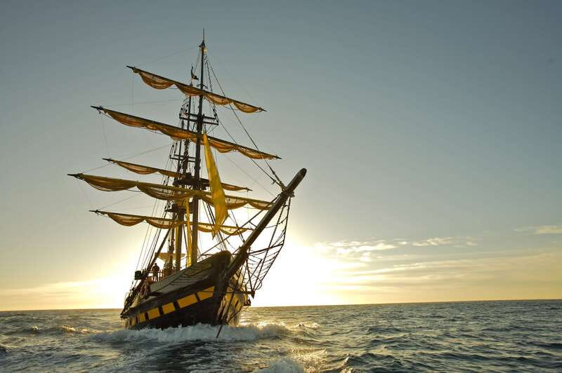 Los Cabos: Pirate Ship Sunset Cruise & Show with Dinner - The first hour brings Los Arcos and the Sea of Cortez