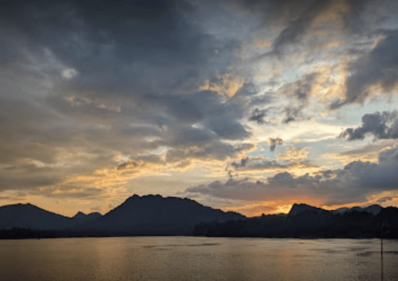 Luang Prabang: Mekong Sunset Cruise & Lao Tasting Dinner - Blankets, breeze, and the return ride