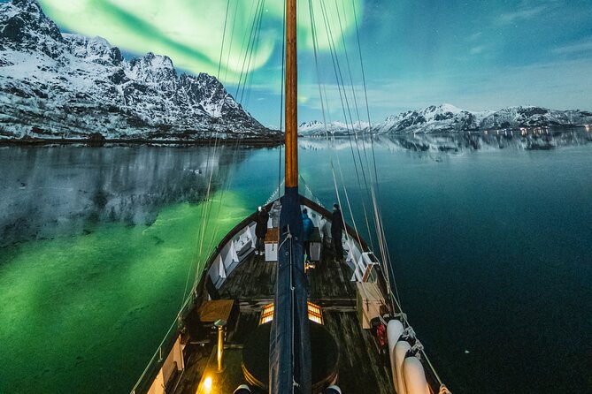 Luxury Northern Lights Yacht Cruise with Hot Tub from Tromsø - What happens aboard Stella Oceana