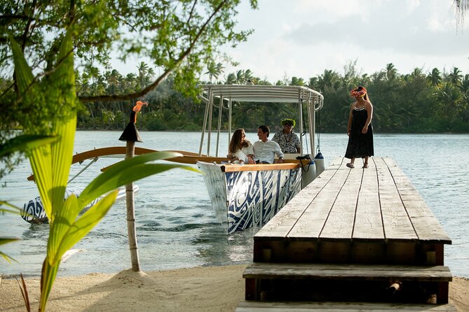 Luxury Private Sunset Cruise and Motu Dinner in Bora-Bora - Arriving at the small motu