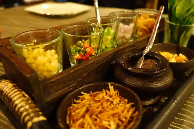 Manohra 5-Star Luxury Dinner Cruise with Pre-Canapés in Bangkok - What arrives on the four-course menu