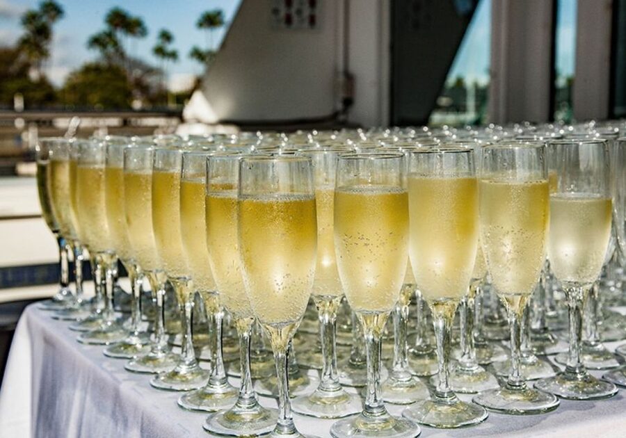 Marina Del Rey: Christmas Eve Buffet Brunch or Dinner Cruise - Christmas Eve on Marina del Rey Harbor