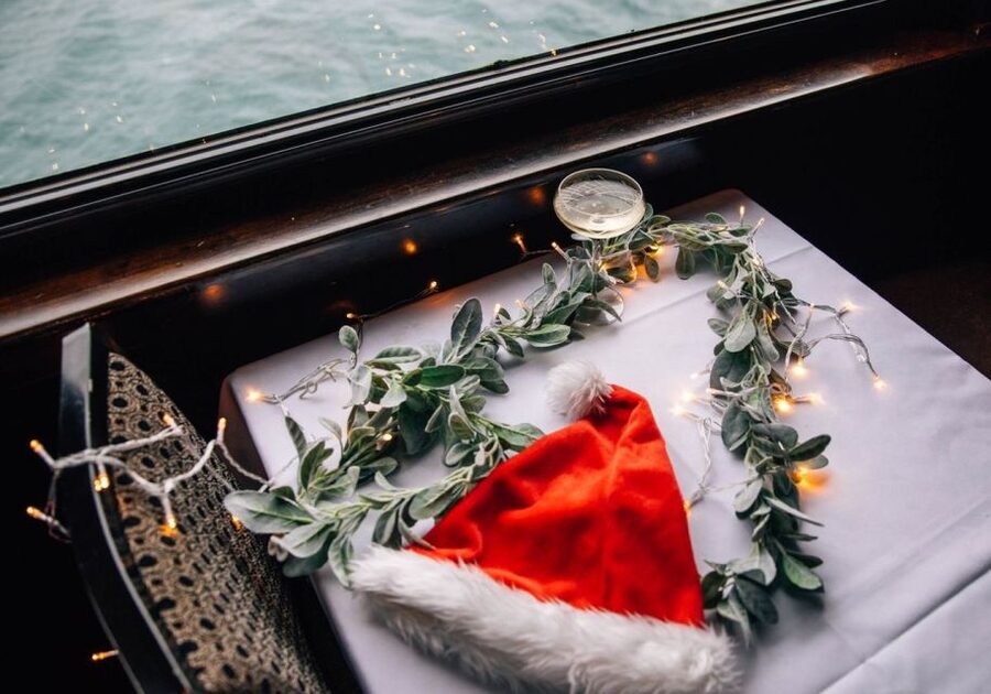 Marina Del Rey: Christmas Eve Buffet Brunch or Dinner Cruise - How the reserved table affects your evening