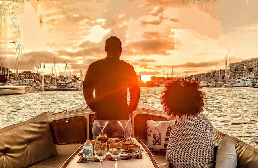 Marina Del Rey: Romantic Cruise, Dinner Charcuterie or Sushi - A calm cruise through Marina del Rey