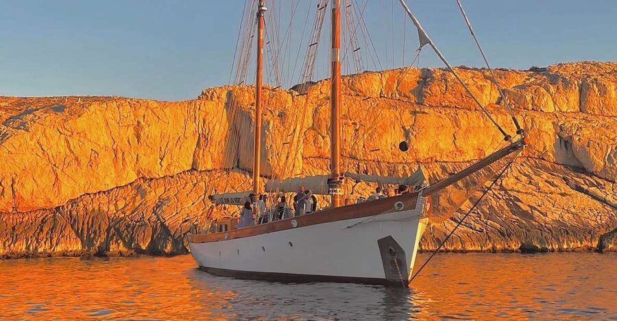 Marseille: Frioul Islands Sunset Cruise with Cocktail Dinner - Key points before you book