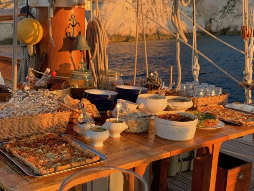 Marseille: Frioul Islands Sunset Cruise with Cocktail Dinner - Practical tips for a comfortable evening