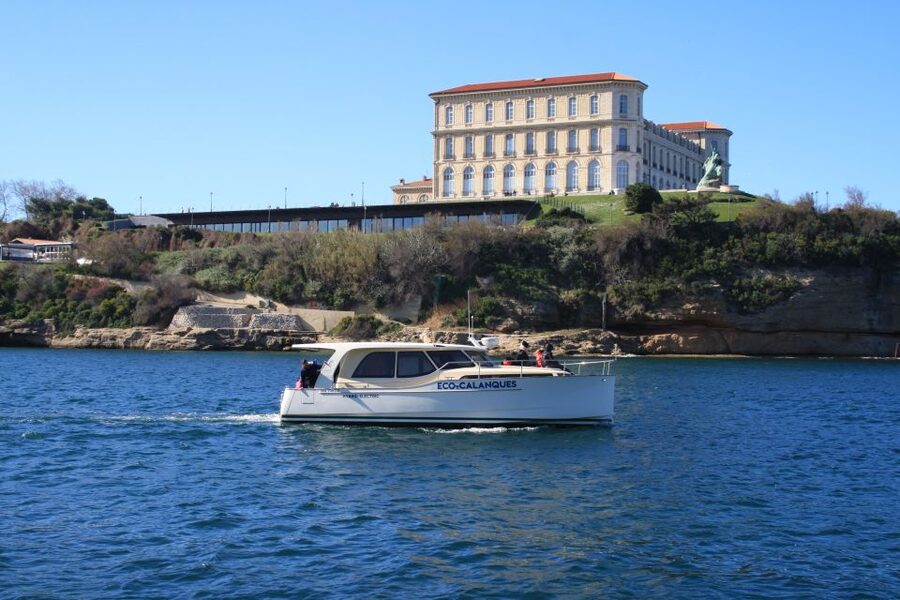 Marseille: Sunset Boat Cruise with Dinner and Drinks - A calm ride through Marseille’s harbor