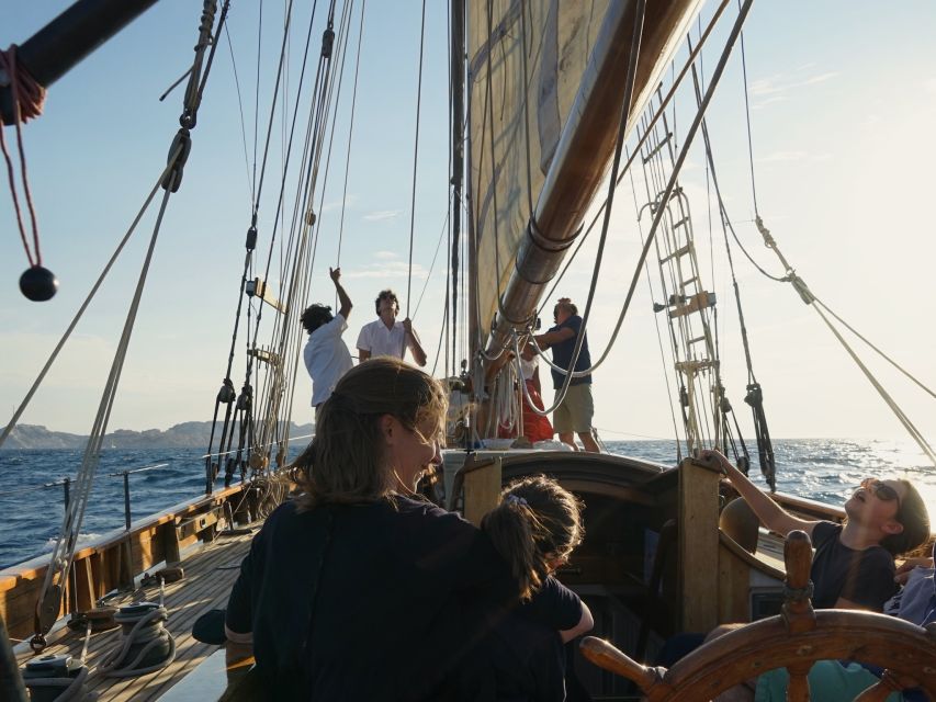 Marseille: Sunset Cruise Cocktail-Dinner in Frioul Islands - Key points to know before you book