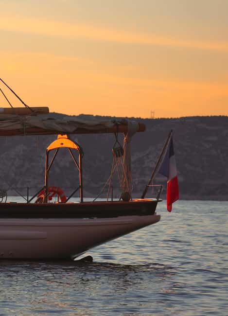 Marseille: Sunset Cruise Cocktail-Dinner in Frioul Islands - Leaving the Old Port aboard Eleanor Mary