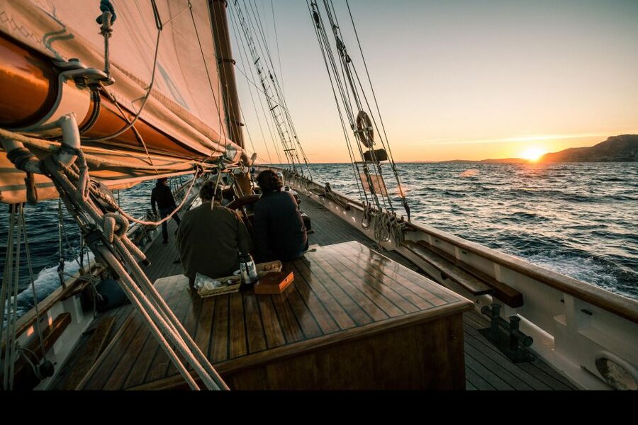 Marseille: Sunset Sailing Cruise with Dinner and Wine - Sailing from Marseille toward Frioul