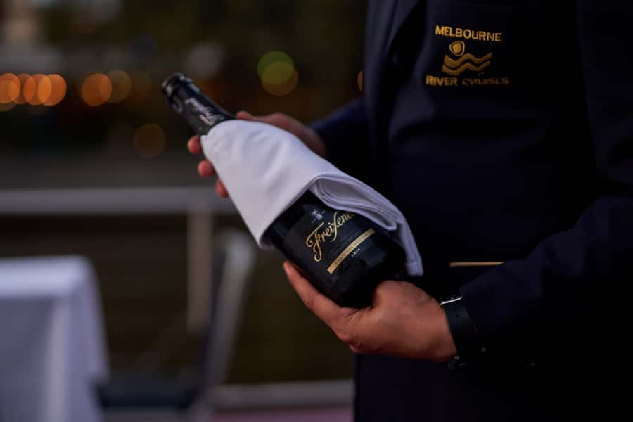 Melbourne: 4-Course Dinner Cruise with Drinks - Wine, beer, and spirits throughout the evening