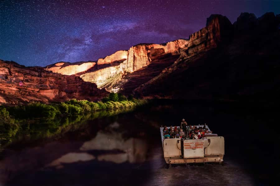 Moab: Colorado River Dinner Cruise with Music and Light Show - Key points at a glance