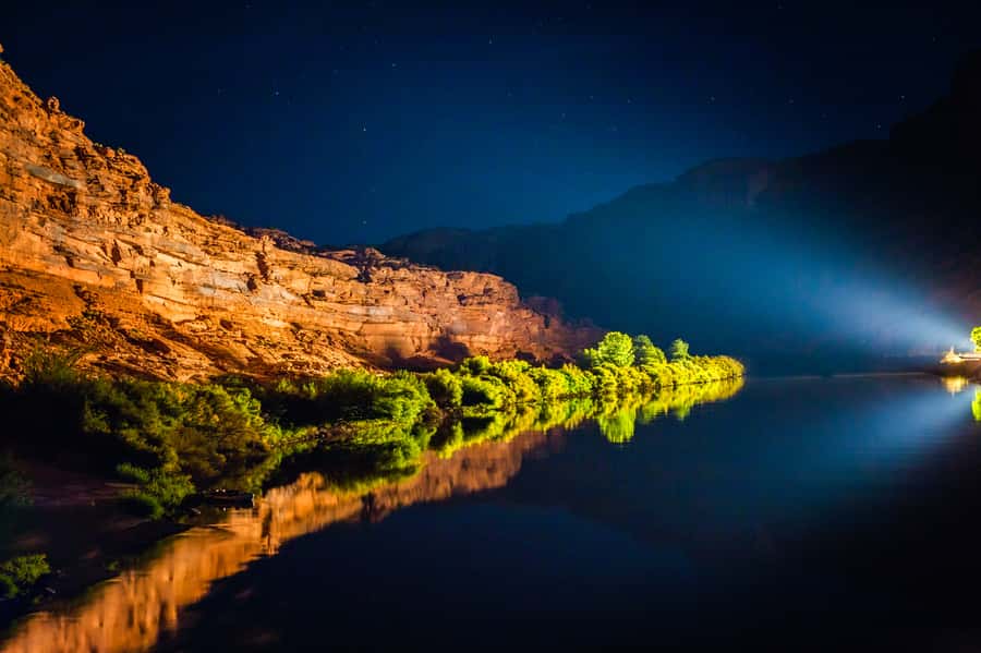 Moab: Colorado River Dinner Cruise with Music and Light Show - A gentle Colorado River evening north of Moab