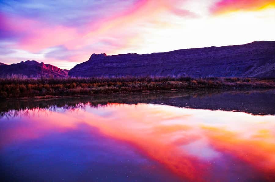 Moab: Colorado River Dinner Cruise with Music and Light Show - Practical tips for a smoother night