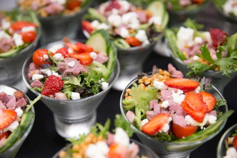 Montréal: 3 or 5-Course Dinner Cruise with DJ & Dancing - Who should book this Montréal cruise?