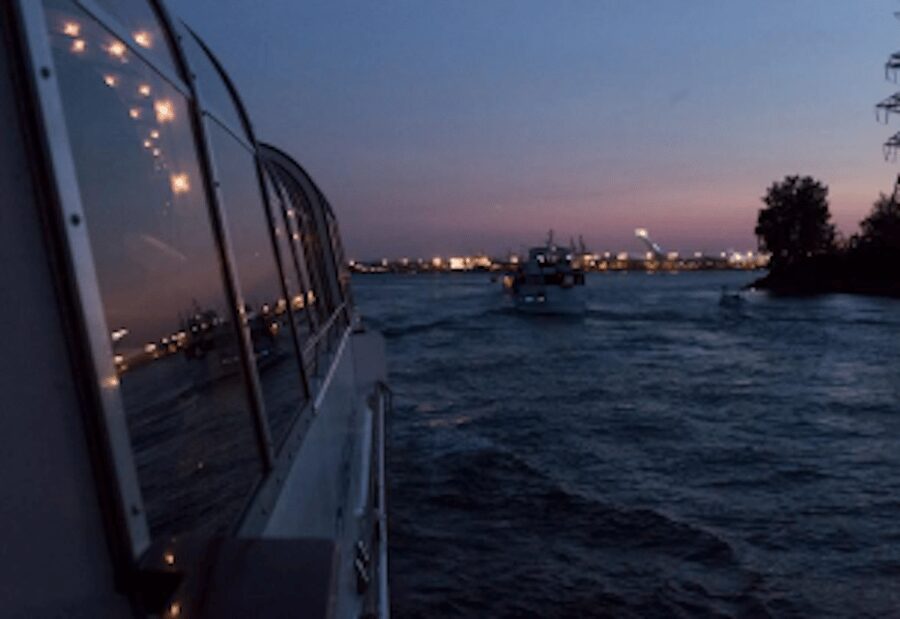 Montreal: Bateau-Mouche Cruise with A La Carte Dinner Option - The real value of the $61 ticket