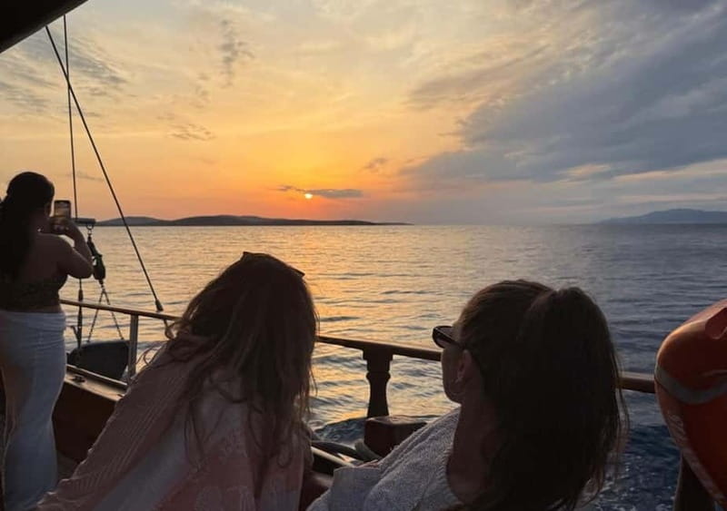 Mykonos: Sunset Boat Cruise with Light Dinner & Drinks - Why this sunset cruise works so well