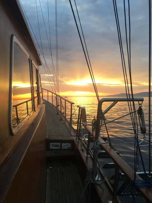 Mykonos: Sunset Boat Cruise with Light Dinner & Drinks - Boat size, comfort, and group atmosphere