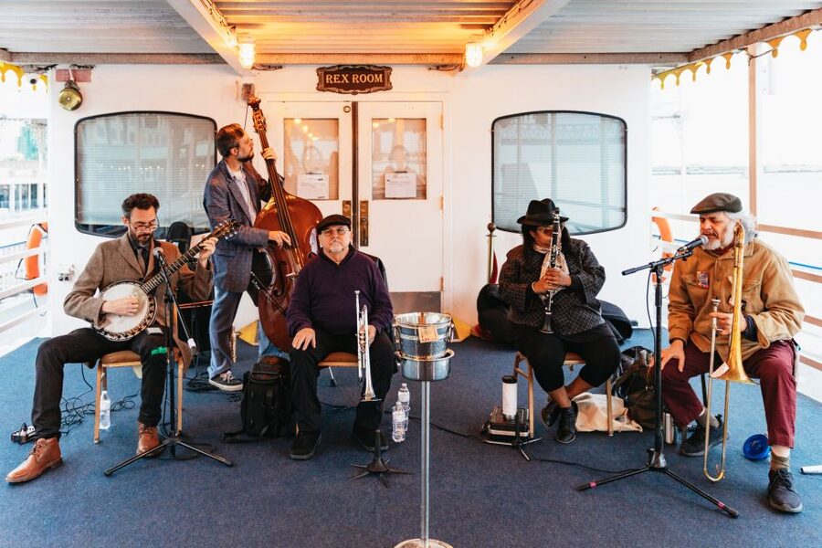 New Orleans: Evening Jazz Boat Cruise with Optional Dinner - Getting to the Creole Queen at Riverwalk